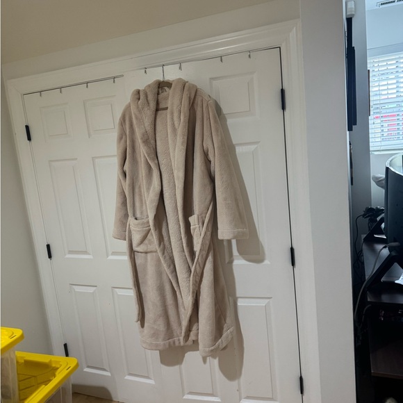 Crate&Barrel Cream Robe - Picture 5 of 9
